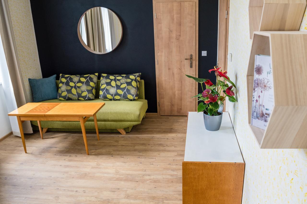 U Cmelaku Hotel Cervena Voda Luaran gambar